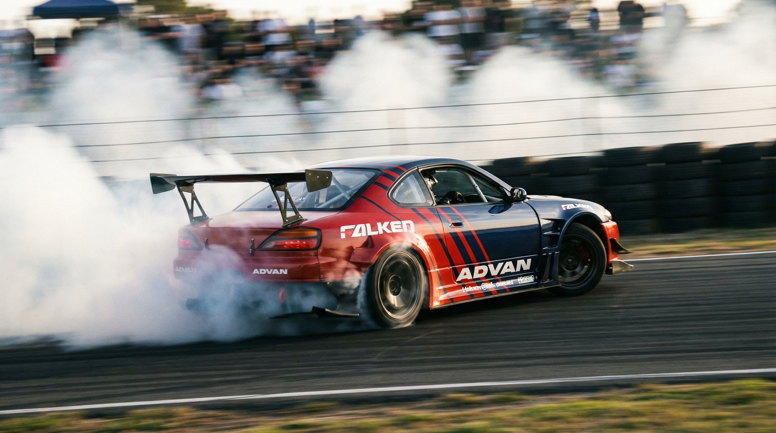 福利姬赛道跑车视频